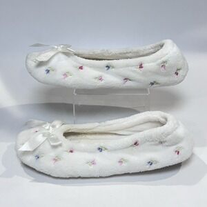 Vintage Women's House Slippers Vassarette Size M White w/Floral Embroidery